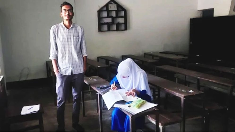 এক এসএসসি পরীক্ষার্থীর দায়িত্বে ৮ কর্মকর্তা
